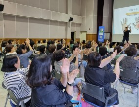 [기관직무교육] 통영지역 노인맞춤돌봄서비스종사자 소진예방 웃음치료-2025년 10월 15일(수) 13시 30분-통영시종합사회복지관 강당 
